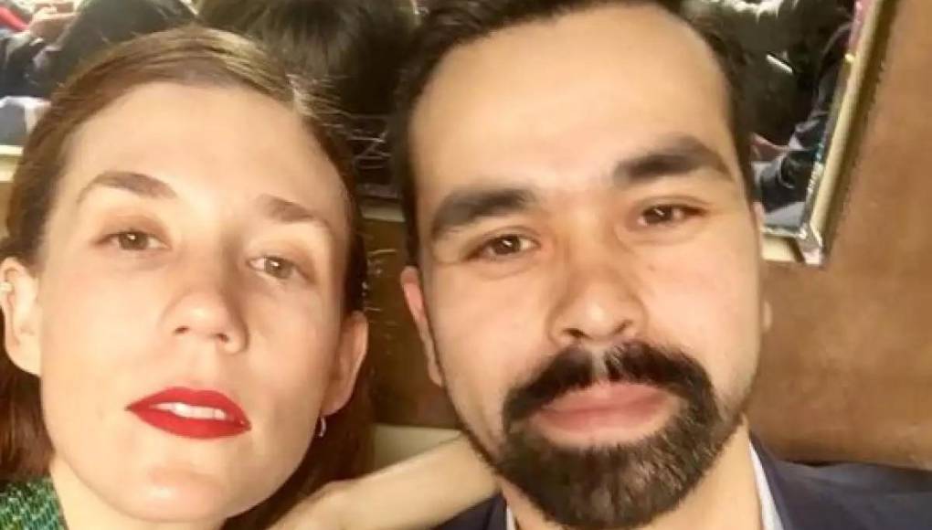  Sarah, de 39 años de edad, es hija de Rubén Aguilar Valenzuela, exvocero presidencial de Vicente Fox, cuyo período presidencial fue de 2000 al 2006. 