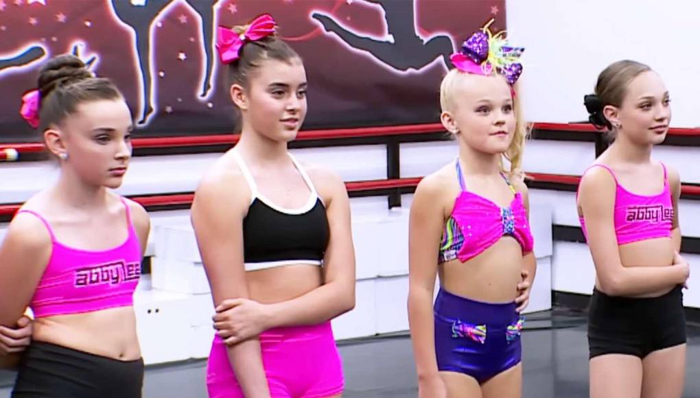 El show estadounidense de baile se estrenó el 13 de julio de 2011. El programa sigue a Abby Lee Dance Company (Compañía de Danza Abby Lee en Latinoamérica) o abreviado como ALDC , dueña de dicho estudio es Abby Lee Miller, el propósito de hacer de sus estudiantes unas estrellas y lo ha hecho, pero Abby tiene que lidiar con el Drama de Las madres. Jojo Siwa estuvo en el programa durante dos temporadas, saliendo como toda una estrella infantil.