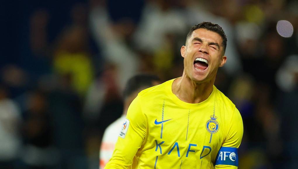 El nombre de Cristiano Ronaldo está siendo tendencia en las últimas horas y no precisamente por alargar su racha a 877 goles en su carrera, sino por un ‘enfrentamiento’ que tuvo con los aficionados. 