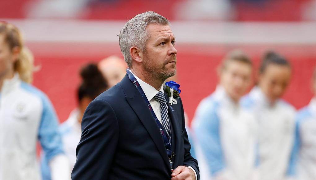 Y agregaba:”La gente ahora dice: ‘Es un mal entrenador, es un mal marido, es un mal ser humano’. Una de las jugadoras se puso en contacto conmigo fuera del trabajo para expresarme lo que sentía por mí. Pensé que era ridículo y simplemente lo cerré”.