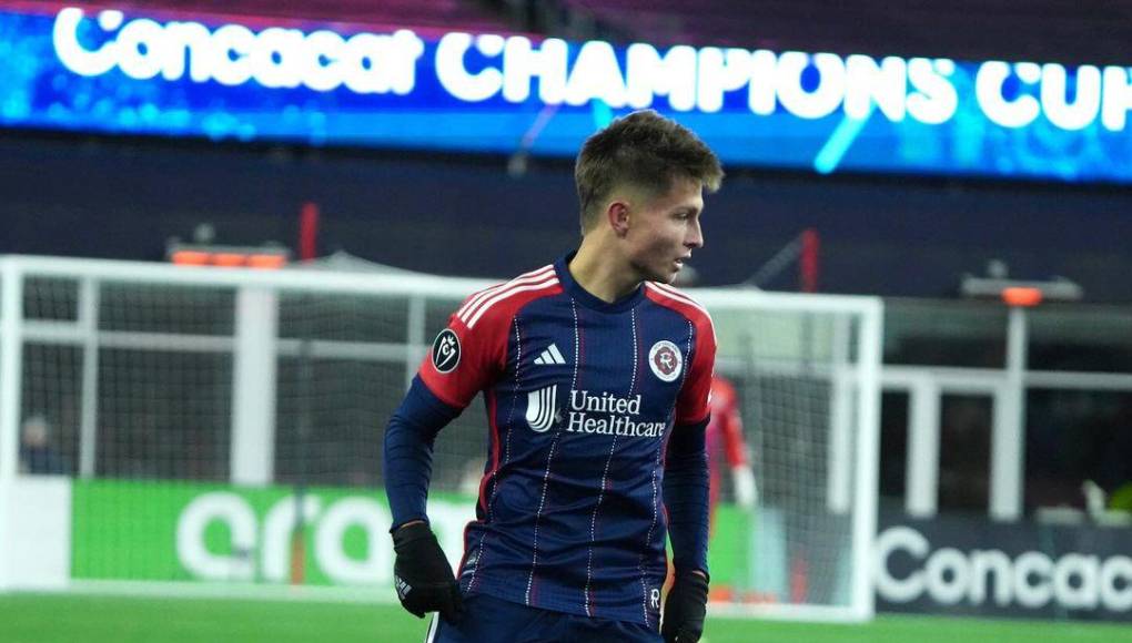 Volantes: Esmir Bajraktarevic, futbolista estadounidense del New England Revolution de la MLS.