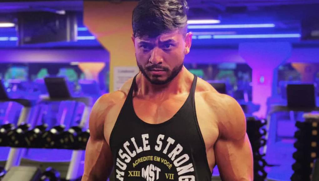 El mundo del fitness y las redes sociales se encuentra consternado tras el trágico fallecimiento de Denis Yoshio Feltrim, un reconocido culturista e influyente de fitness de 32 años, quien fue tiroteado frente a su residencia en Vila Matilde, Sao Paulo, Brasil.
