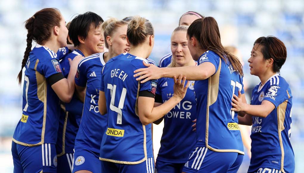 “Después de Navidad empezamos a vernos una vez a la semana, ella venía aquí, o la semana siguiente yo iba a su casa. Llegábamos en la oscuridad, nos íbamos en la oscuridad, claramente porque sabíamos que estaba mal”, reveló al medio antes mencionado.