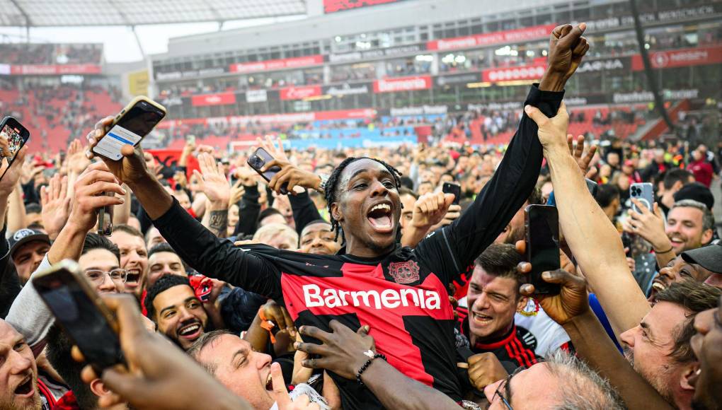 “Esto es indescriptible. Personalmente, todavía no he digerido lo que hemos conseguido. Voy a necesitar volver al vestuario para darme cuenta”, declaró Xhaka a DAZN al término del partido.