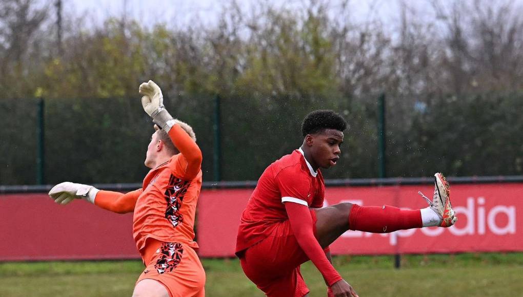 Nacido en Tegucigalpa, mundialista Sub-17 con Estados Unidos. Actualmente juega en la Sub-18 del Liverpool de Inglaterra y esta temporada ha participado en 7 partidos con dos goles. Además ha entrenado con la Sub-21, pero no ha debutado. Es hijo del mundialista hondureño Maynor Figueroa y en cualquier momento puede representar a la Selección de Honduras.