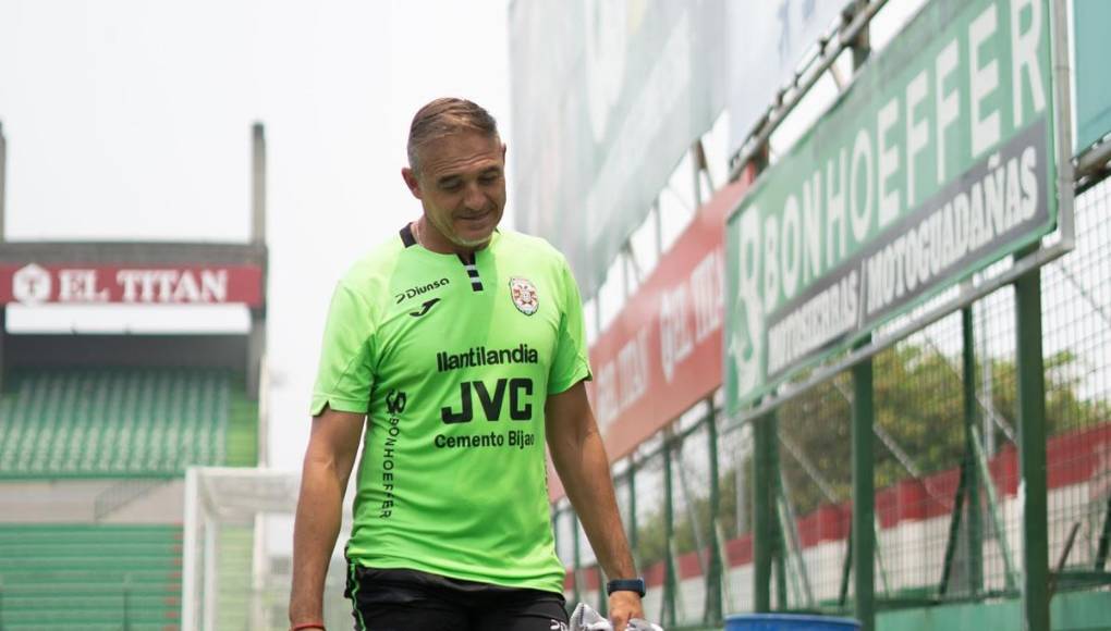 El entrenador argentino busca ganar su segundo título de la Liga Nacional de Honduras.