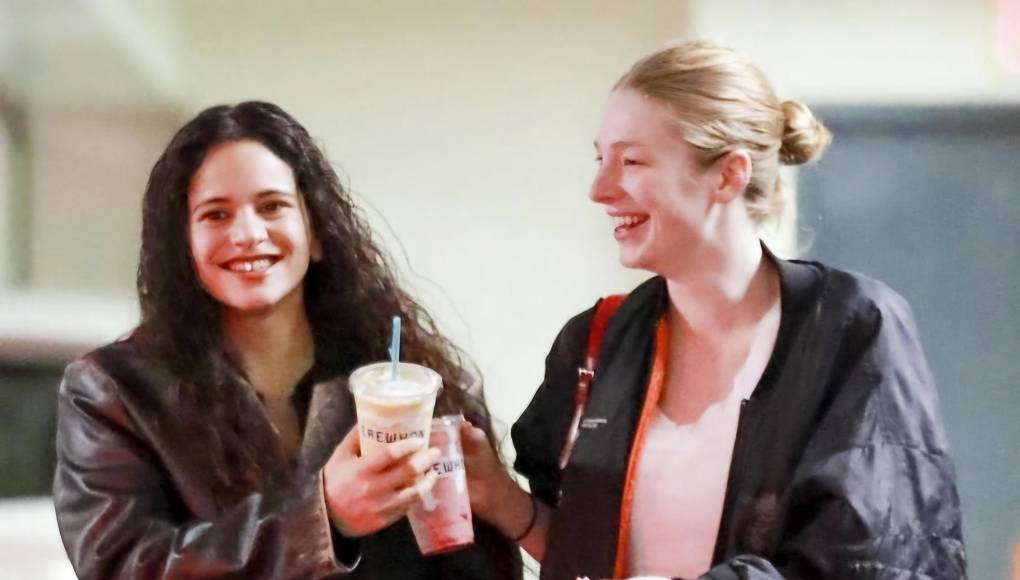 Para echar más leña al fuego, Rauw Alejando -el exnovio de Rosalía- aseguró en una de las canciones de su disco ‘Saturno’ que su novia era bisexual.