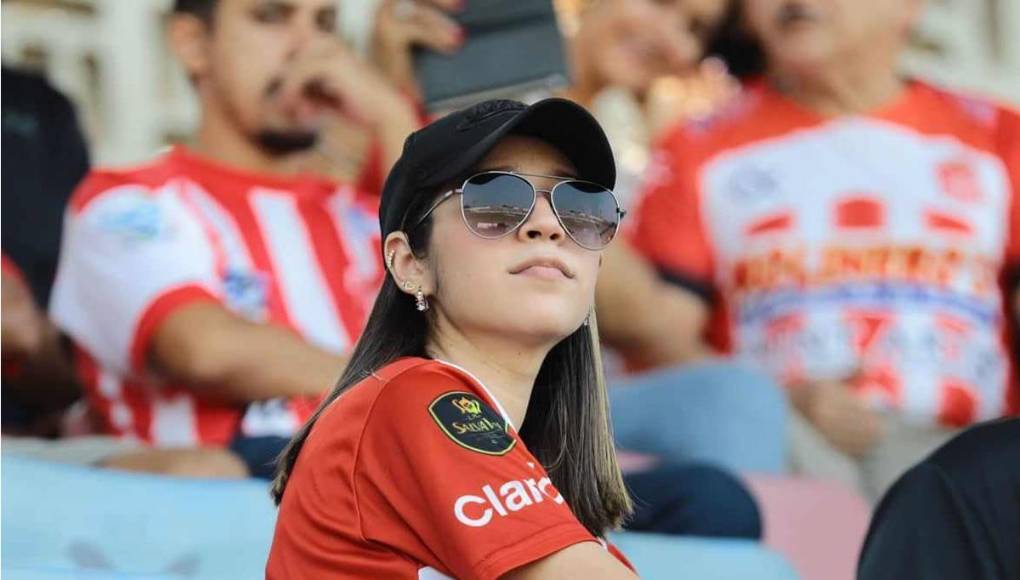 Hermosas aficionadas del Vida se hicieron presente en el partido clave por la salvación frente al Motagua.