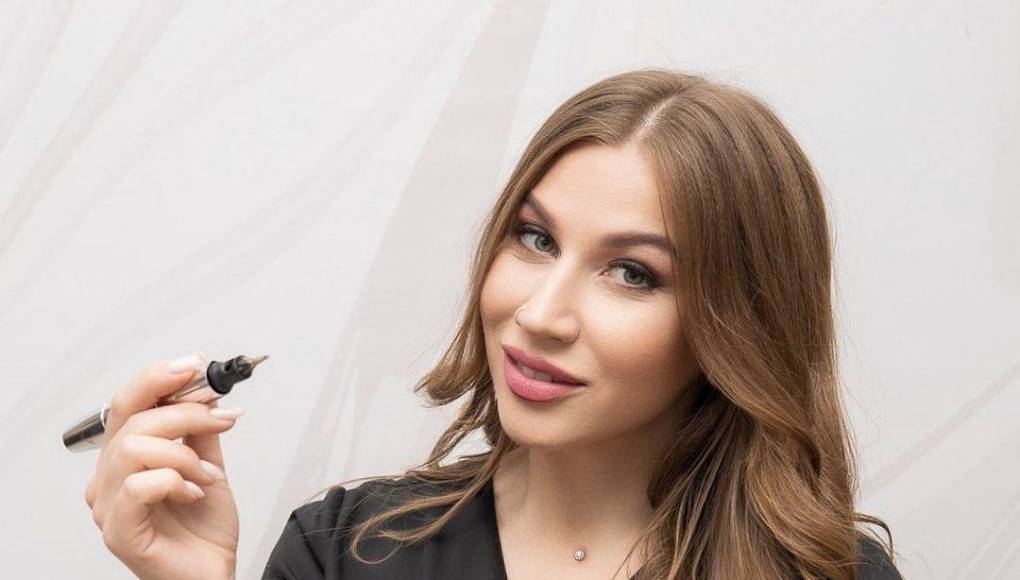 Muere influencer tras caer a un acantilado por tomarse una selfie