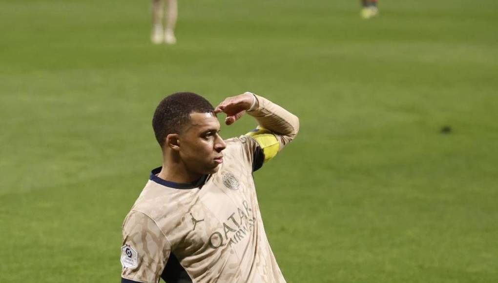 Lo cierto es que pese a que el crack del PSG anunció a su club hace un mes que no siguiría, el delantero sigue sin afirmar públicamente cuál será su destino, una circustancia que permite seguir dando vueltas al asunto.