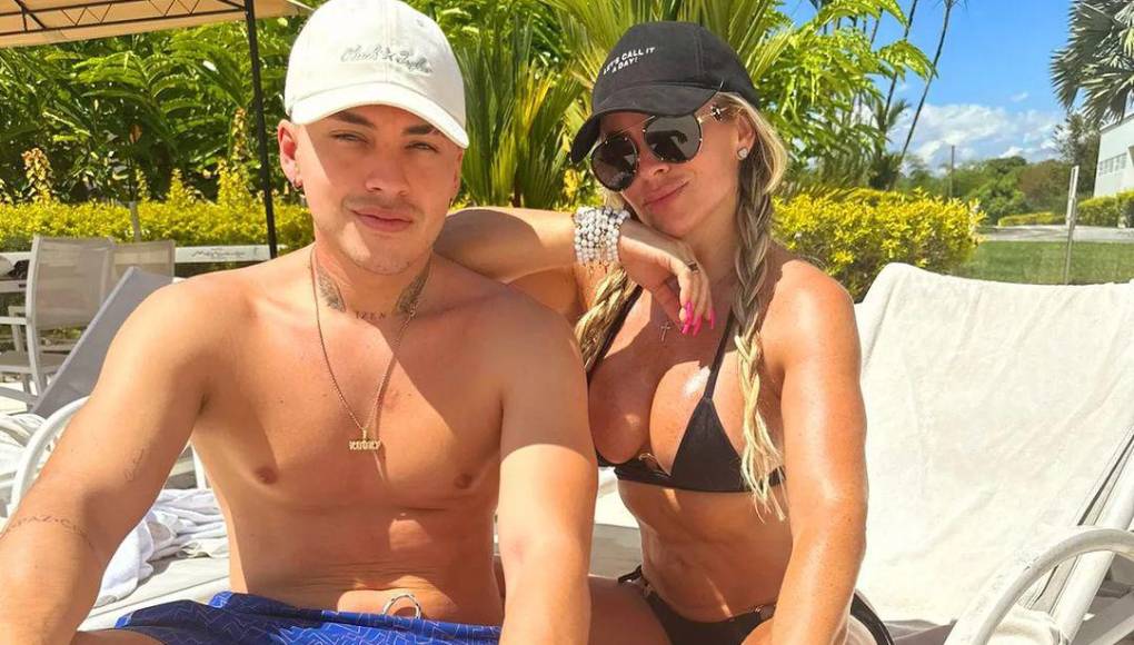 Sus canciones más populares son “120”, “Descontrolla”, “Antes”, “Daddy” y “Te llamo para saludarte”.