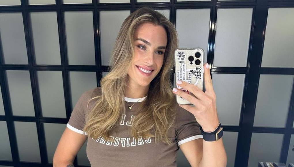 En su antebrazo izquierdo lleva tatuada la cara de un tigre rugiendo, algo que define a la perfección su fiereza y combatividad sobre las pistas.