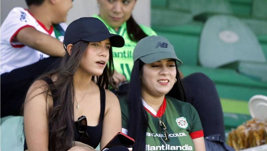 El estadio Yankel Rosenthal siempre nos deleita con la presencia de bellas aficionadas del Marathón.
