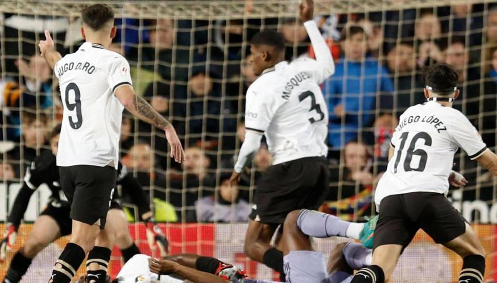 Aurélien Tchouaméni cayó de espaldas sobre la rodilla derecha de Mouctar Diakhaby y le provocó, sin querer, una terrible lesión.