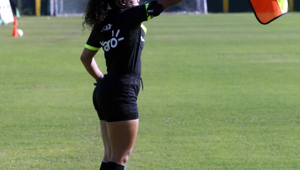 Ortega está orgullosa de su trabaje en el arbitraje. “Me apasiona el hecho de ser una de las pocas mujeres en el país en esta área del deporte, es apasionante impartir justicia en el campo”.