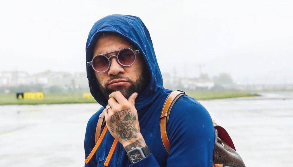 El amigo de Dani Alves también asegura que: “No vi a la chica llorando en el pasillo, estaba muy oscuro. Dani y yo nos marchamos juntos en el coche. Yo conducía”, concluyó.