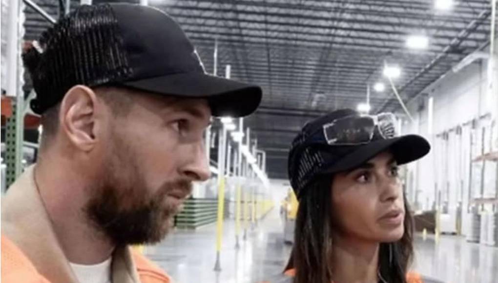 En el mismo, se le puede ver a Leo Messi acompañado por Antonela Roccuzzo y otras personas. Pero poco se puede saber de los fragmentos que se ven, porque no hay diálogo. Sin embargo, el final del video y la descripción que el futbolista escribió desvelan algunos detalles.