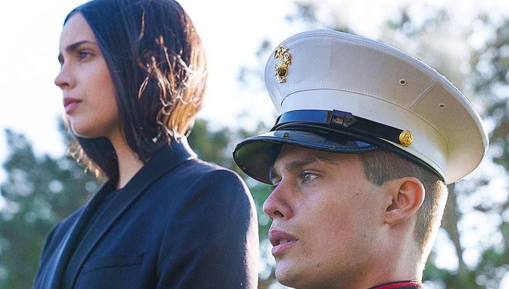 Para Sofia Carson esta película fue todo un reto profesional porque desempeñó diferentes roles, el de protagonista, productora ejecutiva, cantante y compositora. Escribió cuatro temas originales para Purple Hearts. Siendo Come back home y I hate the way, las más populares.