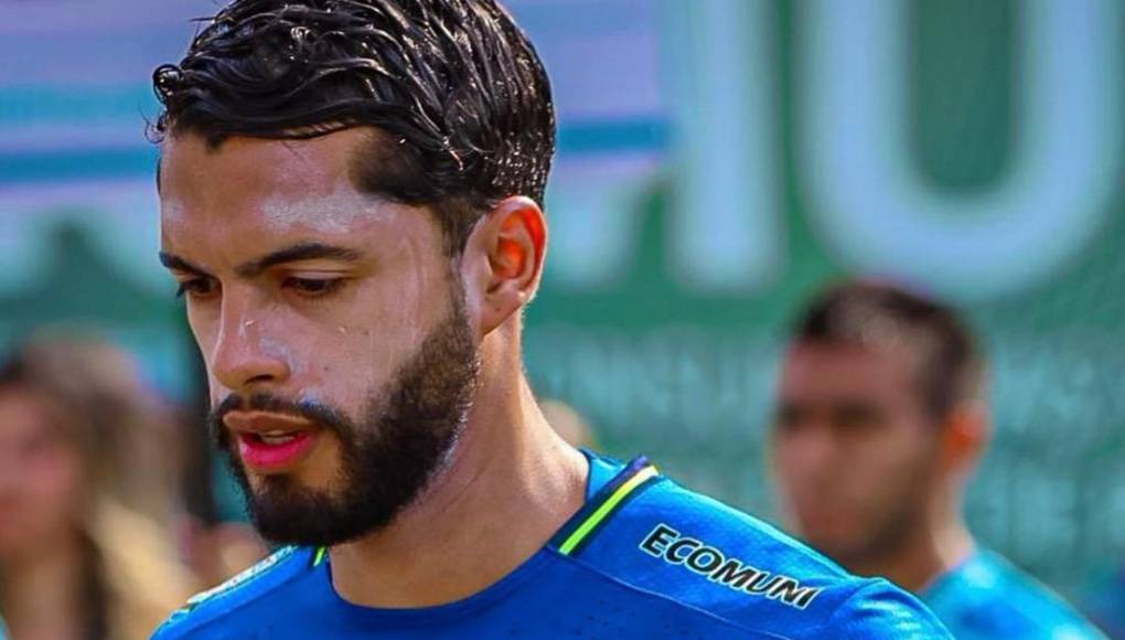 El defensa de los Potros se ha robado las miradas con su físico bien trabajado y también por su carisma.