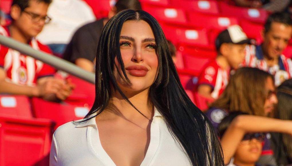 La otra hermosa mujer que se volvió viral en redes sociales en el partido Chivas-Toluca es Karla Villaseñor.