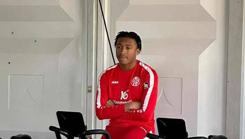 Diario La Prensa confirmó que Nayrobi Vargas fichó por tres años con el Mainz 05 de Alemania, club que pertenece a la Bundesliga. El hondureño, formado en la Academia del FC Dallas, jugará en la segunda plantilla (Sub-23), por lo que tiene posibilidades de ser promovido al primer equipo en cualquier momento.