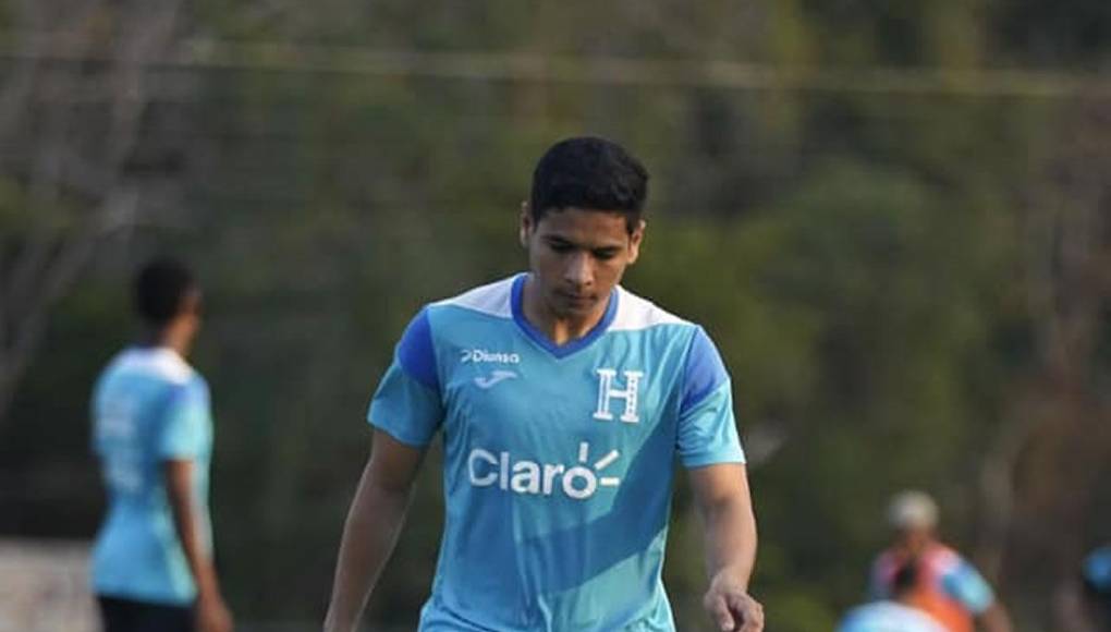 De no llegar en buenas condiciones Deiby Flores, el hombre que podría meterse en el 11 titular sería Carlos Pineda, volante del Olimpia.