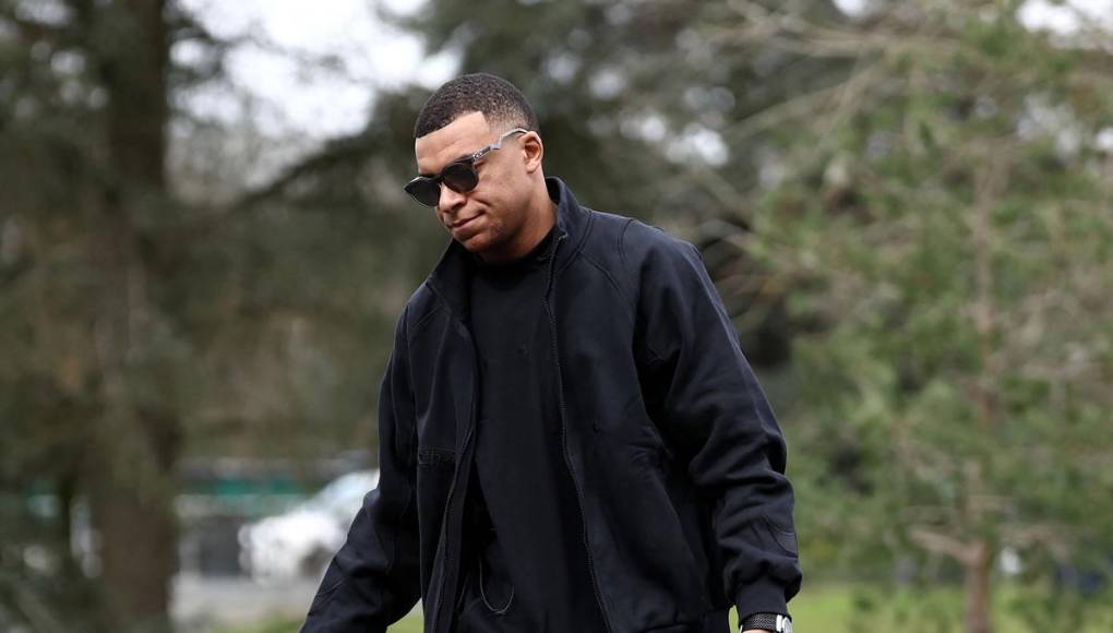 “No renuncio a nada, aunque se hayan pronunciado. Si se abre una puerta de aquí a los Juegos, la aprovecharemos (...) Nuestro objetivo es tener el mejor posible. Si es necesario ir a ver a Florentino Pérez (presidente del Real Madrid) lo haré”, agregó.