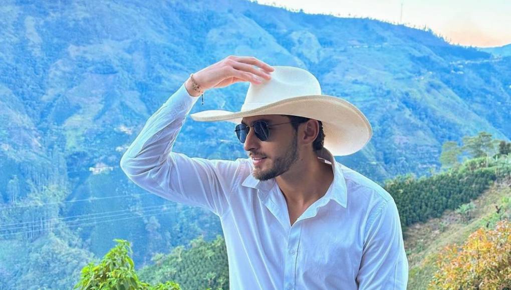 Hasta el momento ni Alexa Ferrari ni Diego Tabares han reaccionado a los rumores de su posible romance, lo cierto es las imágenes del joven político se han vuelto virales en redes sociales. 