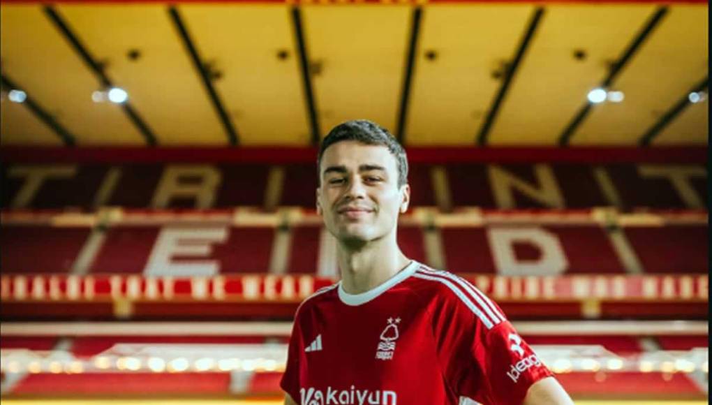 Gio Reyna - El centrocampista estadounidense es uno de los mejores canteranos que ha sacado el Borussia Dortmund en los últimos años. Debutó con 17 años, y en su segunda temporada ya era titular. Pero las lesiones han frustrado la progresión del norteamericano que, a sus 21 años, probará suerte en el Nottingham Forest de la Premier League.