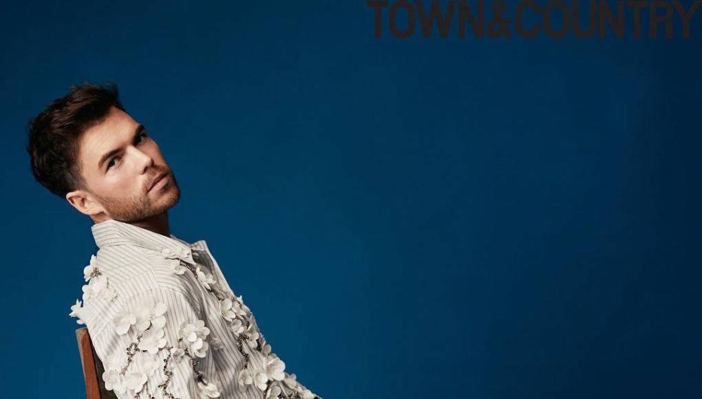 Después de filmar la tercera temporada, Newton regresó a los escenarios por primera vez en más de cinco años en el drama romántico de Neil LaBute The Shape of Things.Dijo que espera llegar más a los cines en el futuro y hacer una película que cuente “la historia completa” del personaje.