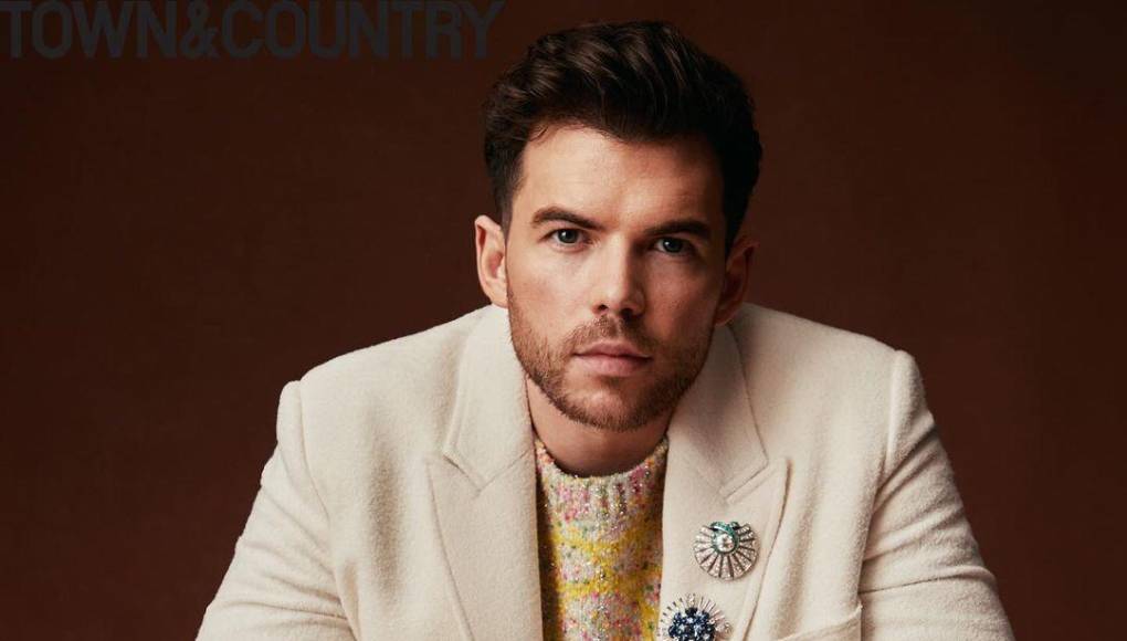 En 2018, cuando audicionó para el papel del duque de Hastings en Bridgerton, un papel que finalmente ganó Page, Newton dijo que tenía dificultades para entender la combinación de elementos modernos y clásicos del guión. Sin embargo, envió una cinta de prueba.”Tuve suerte de que vieran algo en mí”, añadió, y finalmente le ofrecieron el papel de Colin.