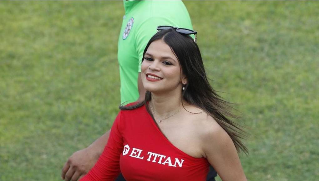 ¡Qué lindura! Esta joven edecán cautivó en el Yankel.