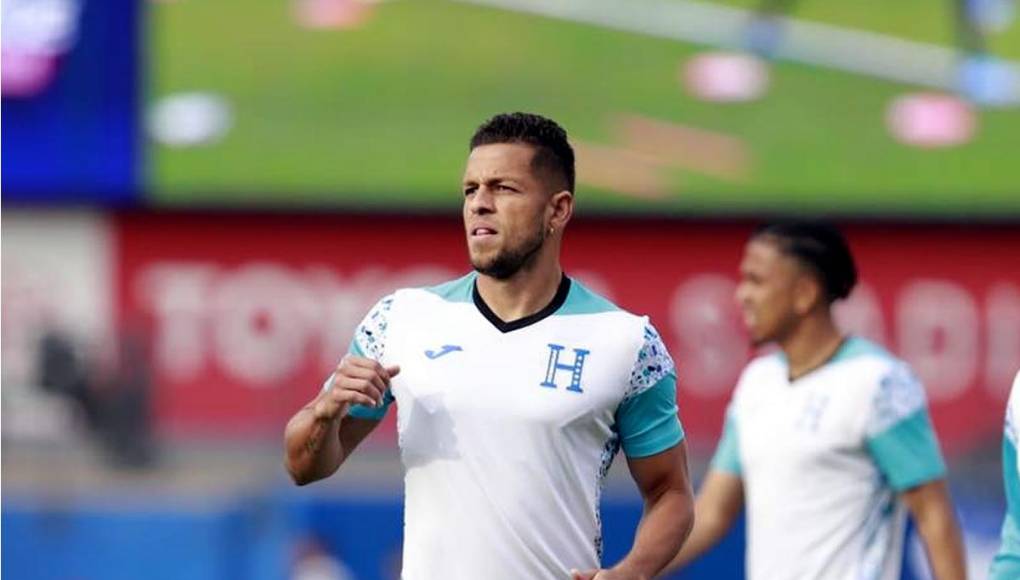 Marcelo Santos - Mostró desconcentraciones y no dio confianza en su sociedad con Vega. Al igual que su compañero de zaga padeció la movilidad de los atacantes costarricenses y algunas veces descuidó la espalda. 