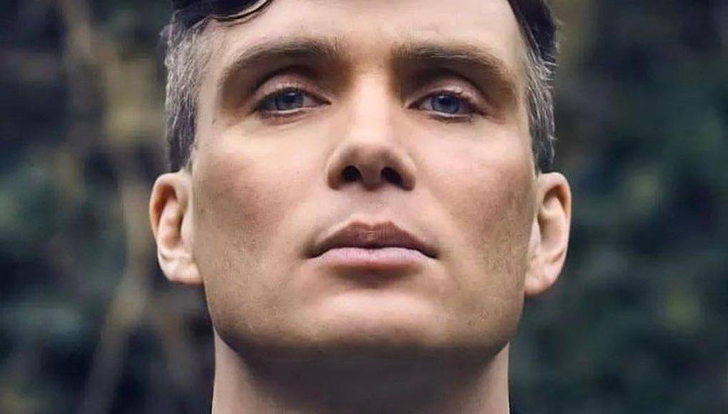 Cillian Murphy es el protagonista de la película Oppenheimer. Es un talentoso actor irlandés que ha dejado una huella significativa en la industria cinematográfica. Nació el 25 de mayo de 1976 en Douglas, una localidad en el condado de Cork, Irlanda.