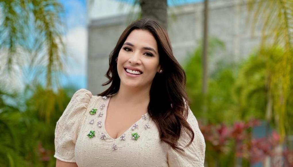 Carolina Lanza también se refirió a algunos comentarios que decían que andaba huyendo del país, negando completamente esos rumores. 