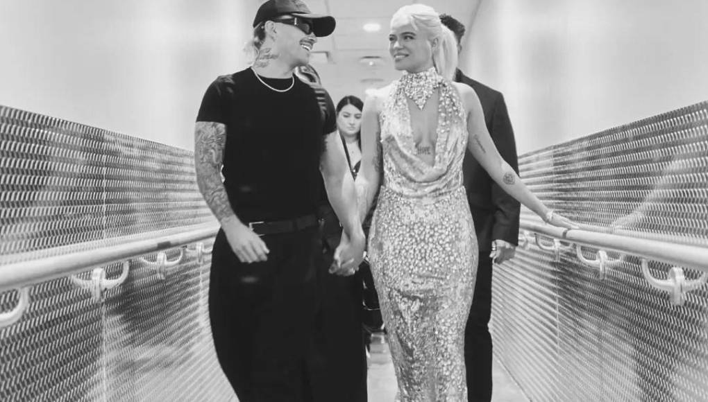 En un día tan importante para ella, estuvo acompañada de todo su equipo, familia y, por supuesto, por su actual pareja, el cantante Feid.