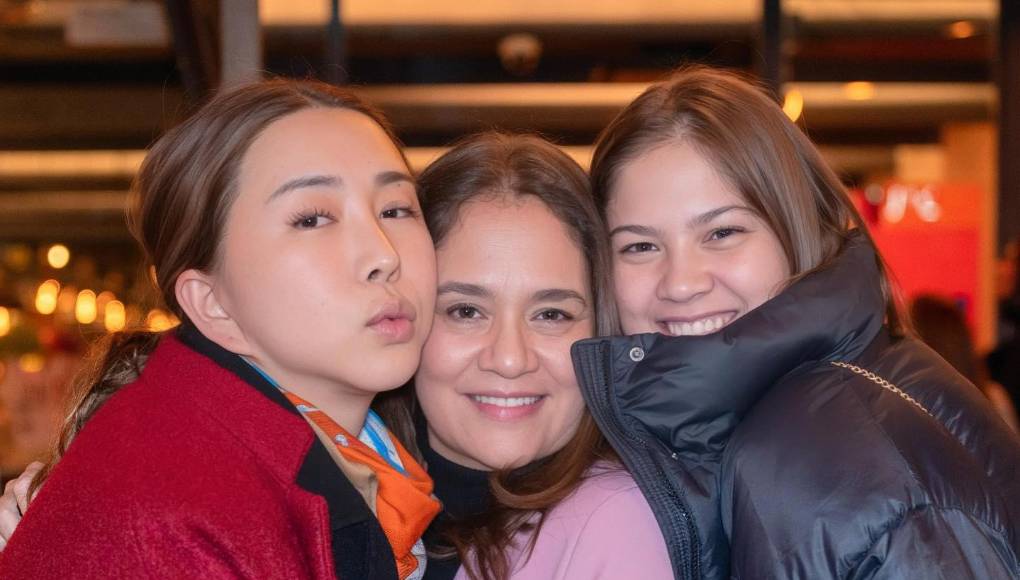 Anne Jakkaphong Jakrajutatip dio las gracias a Celebertti, a quien llamó “mamá Karen”.