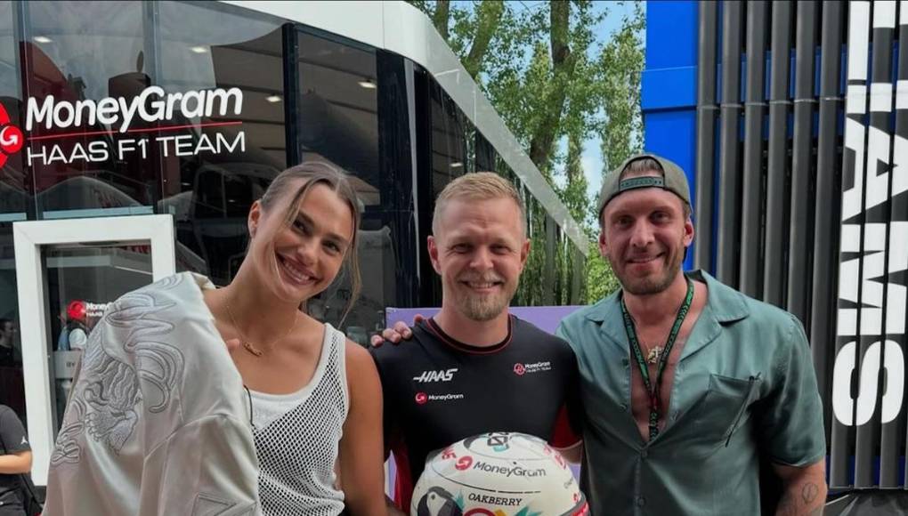 De hecho, la deportistsa no se esconde y confirma los rumores que le relacionaban con Georgios Frangulis, con quien acudió al Gran Premio de Emilia-Romaña y se dejó ver en varias ocasiones durante el fin de semana.