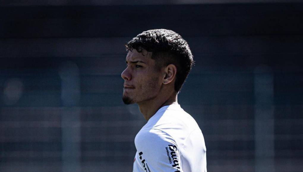 La policía investiga si el corte de Livia fue provocado por la fricción durante las relaciones sexuales, como asegura el futbolista, o por algún objeto afilado.