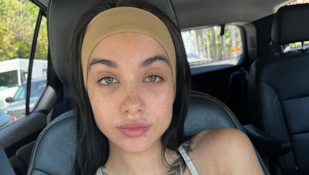 ” estoy en un momento de mi vida tan increíble que todo me parece aún más increíble. Hoy me puse a reflexionar un poco y pensar en porqué no me emocionaba tanto cumplir años y llegue a la conclusión de que era porque jamas caí en cuenta de lo que esto significaba, nunca lo pensé tanto siquiera. Pero hoy fue distinto, hoy estoy demasiado emocional, hoy me sensibilizo tanto cumplir añitos...agradezco cumplir años, agradezco el estar viva, agradezco haber nacido en una familia que me ama tanto, agradezco que aunque nací prematura y estuve varios días en una incubadora porque tenia problemitas en mis pulmones hoy son mis pulmones los que cantan conmigo, agradezco mi salud, agradezco que puedo vivir de lo que amo, agradezco el recibir tanto amor a diario, agradezco ser feliz”, continuó la guapa cantante.