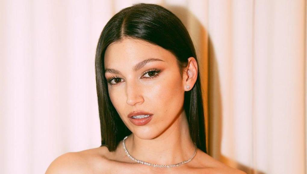 La actriz española, mundialmente conocida como Tokio personaje interpretado en la serie ‘La casa de papel’ regresa a la televisión con ‘El cuerpo en llamas’, miniserie basada en el ‘crimen de la guardia urbana’ y que protagoniza junto a Quim Gutiérrez y José Manuel Poga. La puede ver desde este fin de semana en Netflix.