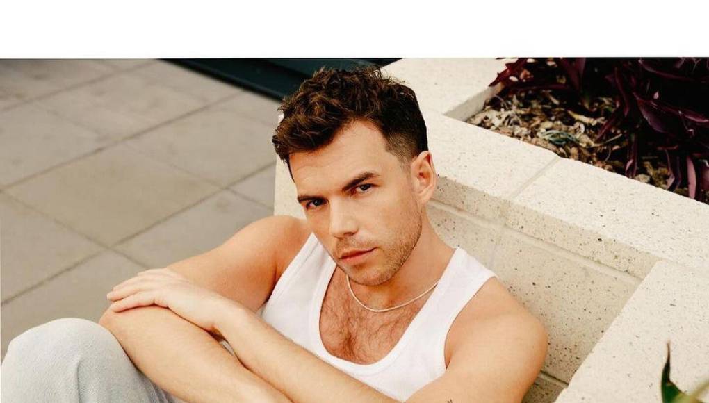 La familia de Newton recaudó fondos en memoria de su abuelo Ken, quien falleció durante la pandemia de COVID-19, para la organización benéfica Love Your Hospital.