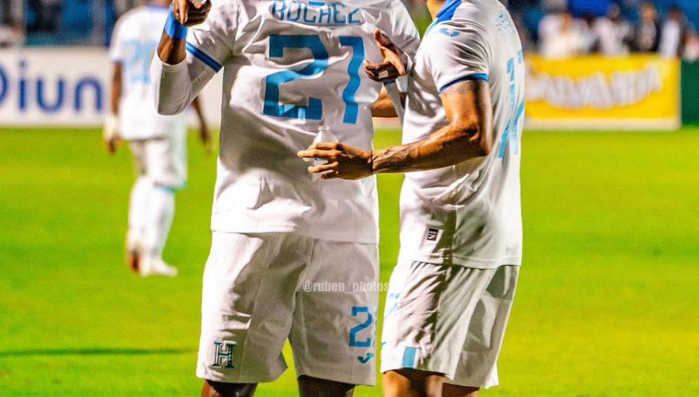 Delantero: Todo apunta que Bryan Róchez será el “9” de la Selección ante la baja del Choco Lozano por suspensión. La otra opción que tiene Reinaldo Rueda es la de Jerry Bengtson y Douglas Martínez.