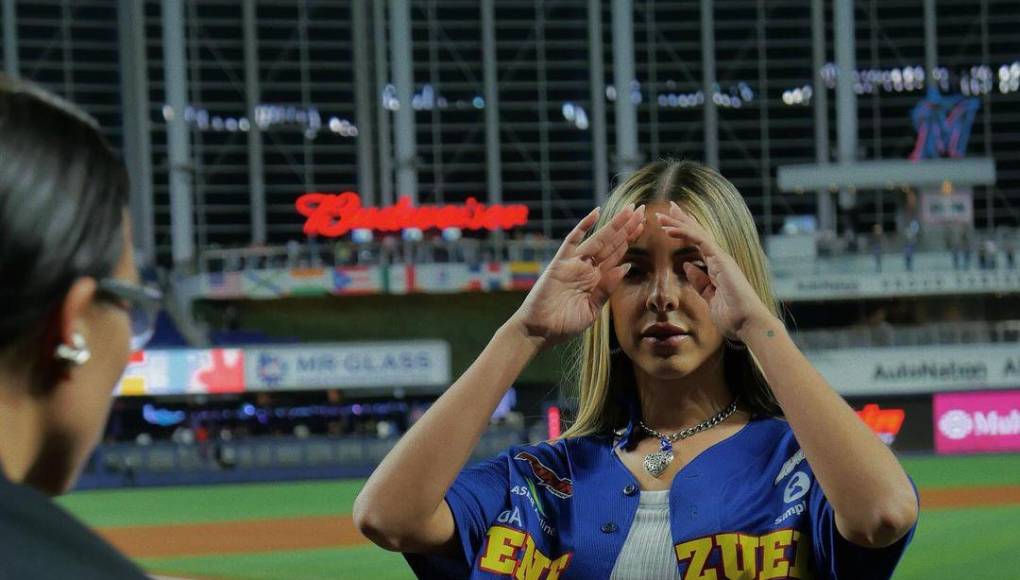 Su última relación fue con el cantante Mora, con quien se especuló que la ruptura se debió a una supuesta infidelidad por parte de él.