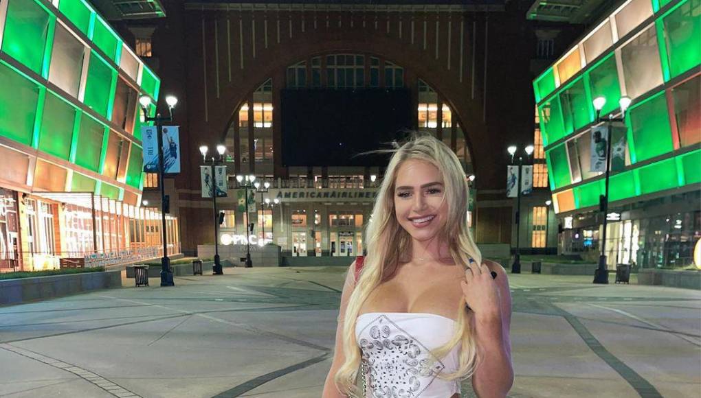 Supuestamente, Clenney hundió un cuchillo de cocina 3,5 pulgadas (8,89 centímetros) en el pecho de Obumseli durante la discusión ese día.