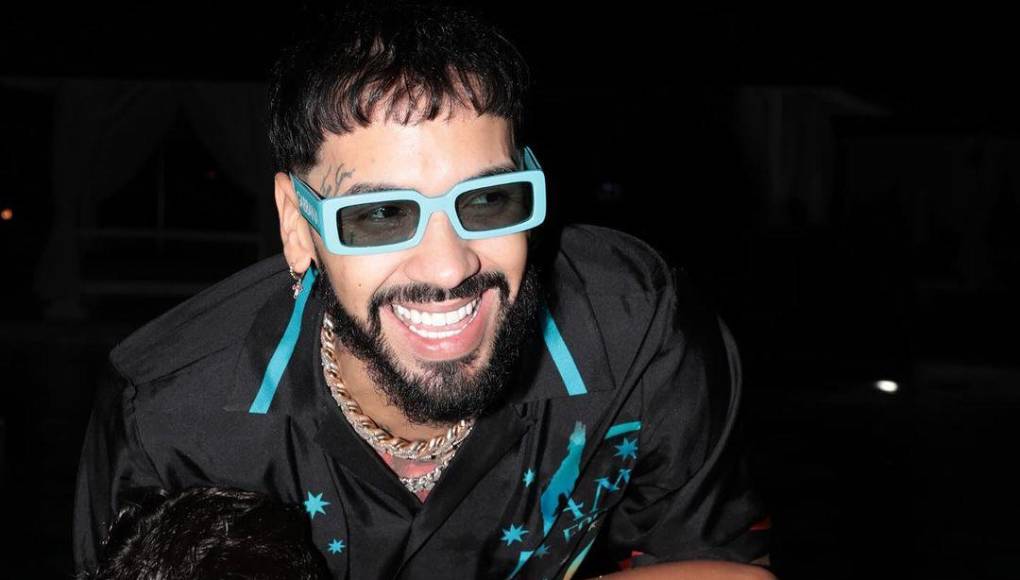 En las fotos se aprecia que se están divirtiendo y jugando de forma natural, por lo que algunos fans les dejaron tiernos mensajes como: “QUE BUENO VERTE PASANDO TIEMPO CON ELAL FINAL ES EL RECUERDO CON EL QUE NOS QUEDAMOS LOS HIJOS❤️OJALA PRONTO PUEDAS ESTAR CON LOS 3 JUNTOS”. 