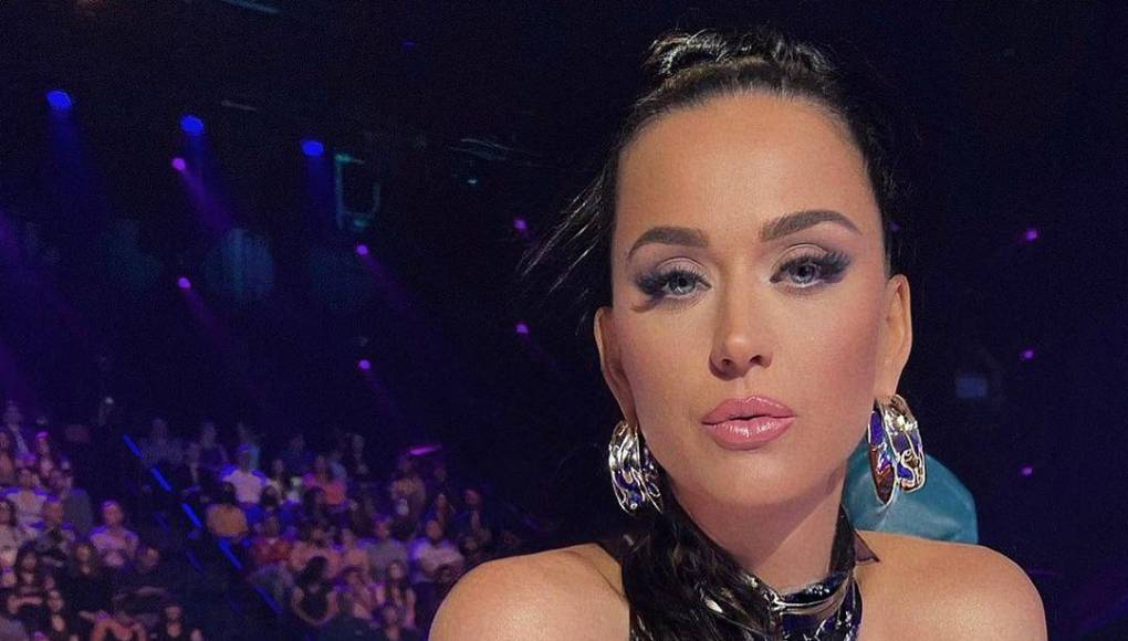 El día después de que la entrevista se publicó, Katy Perry tuiteó: “Cuidado con Regina George con piel de oveja...” Cuando más tarde le preguntaron sobre el tuit, Perry dijo: “Si alguien está tratando de difamar mi personaje, voy a reaccionar sobre eso.”