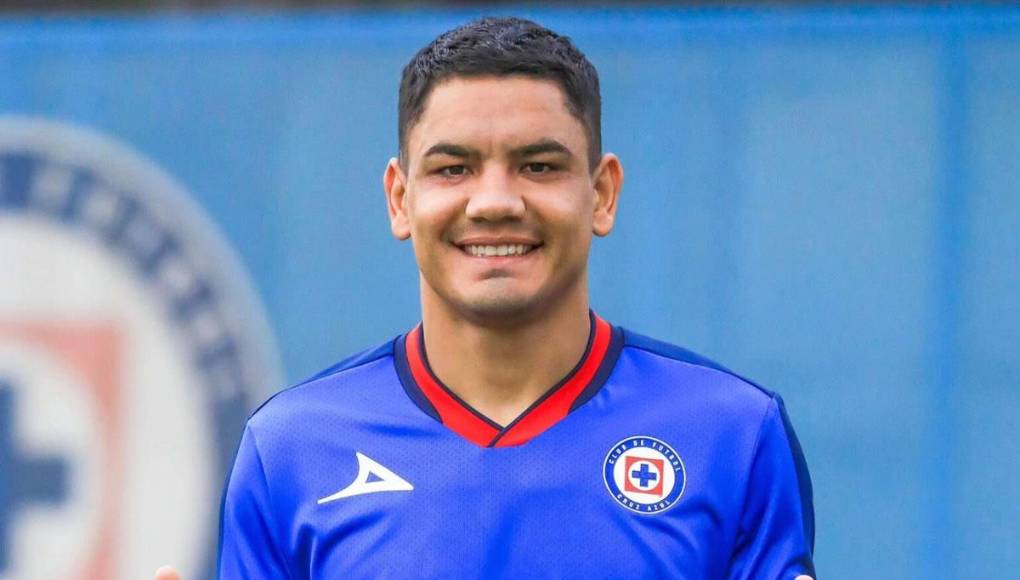 Gabriel ‘Toro’ Fernández - El delantero uruguayo, uno de los fichajes más decepcionantes de la historia del Celta de Vigo, dejó a los Pumas para firmar por Cruz Azul por... ¡8 millones de euros! En su estancia en España, el atacante marcó un gol en los 54 partidos que disputó, entre Celta y Zaragoza.