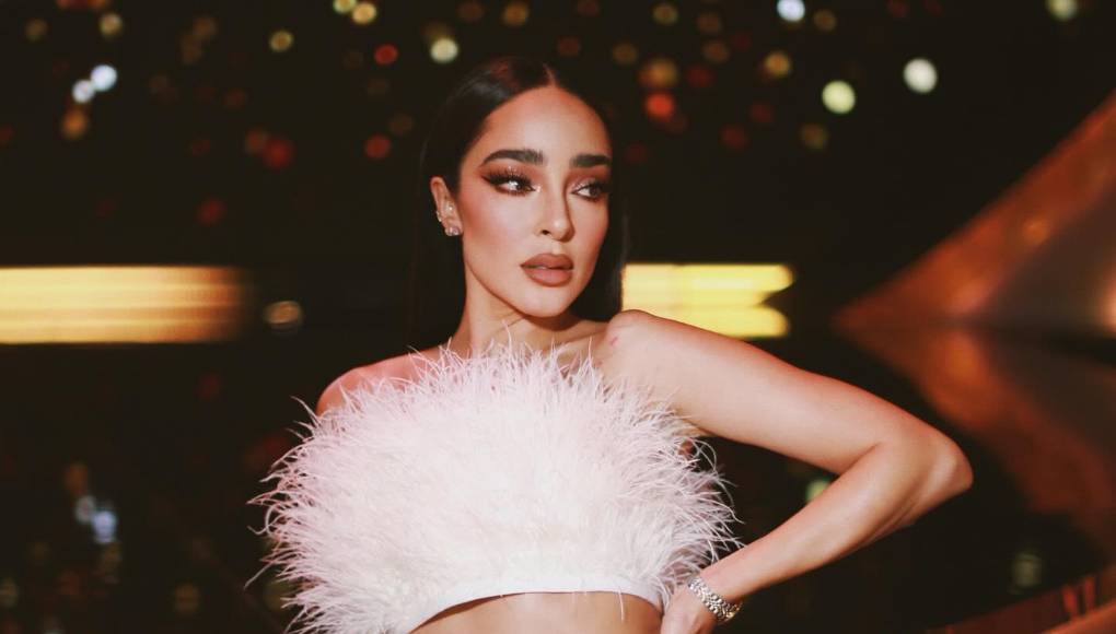 “A mí no me bajaba y me hago una primera prueba de embarazo y salió positiva, al final me hice como cuatro y todas dieron positivo, pues no era lo que yo quería en mi vida; ahorita creo que ya hay más información al respecto, pero en ese momento el aborto era re ilegal, entonces no sabía qué hacer, porque antes te satanizaban y te quemaban como bruja”, narró en la entrevista.