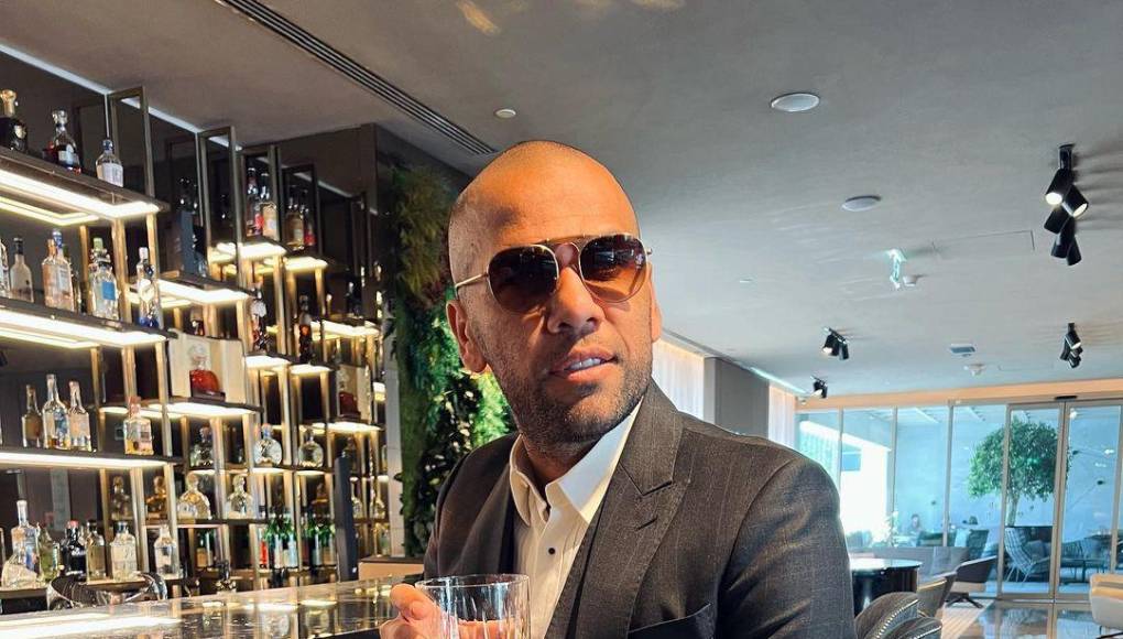  “Al salir del baño, Dani vino a mi lado y siguió bailando en el mismo reservado. Estábamos yo y la prima, intercambiando redes sociales. Cuando salió la denunciante, vino, habló conmigo y la prima, y las dos se despidieron de mí”, añadió.